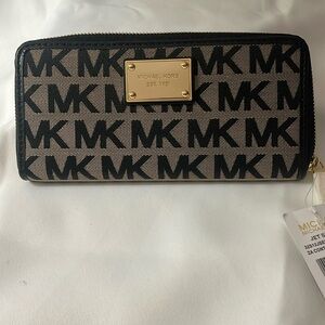 Michael Kors Jet Set Continental $98 msrp